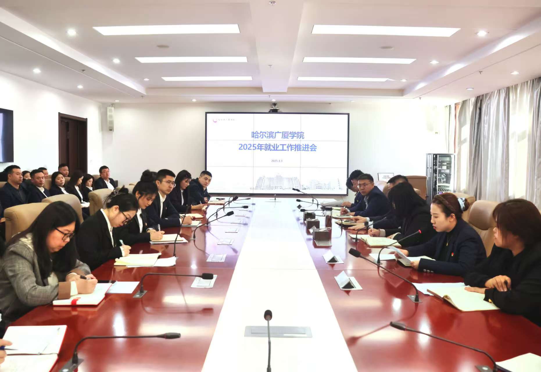 1740980699346286.jpg 就业会5.jpg